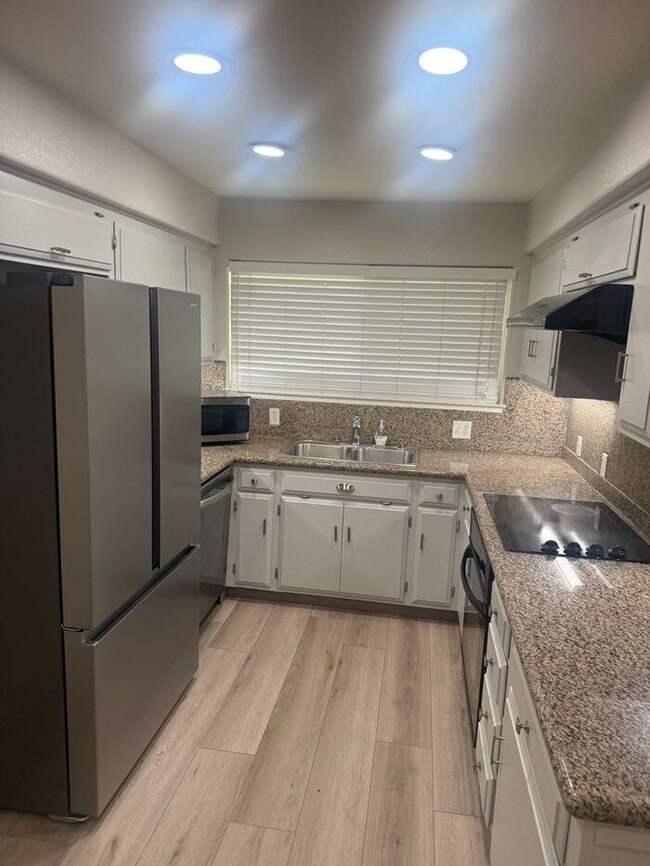 Building Photo - Beautiful 3 bedroom 1.5 House