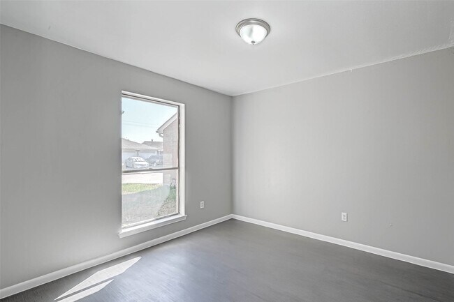 Building Photo - 4302 Wildacres Dr