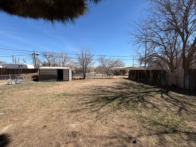 Building Photo - 3 Bed 1 Bath Home