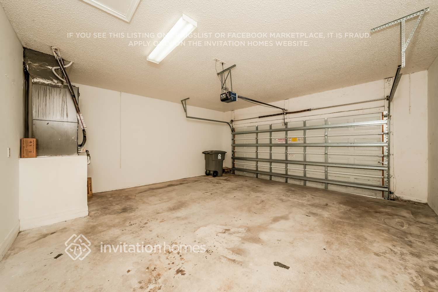 Building Photo - 9496 Lago Dr