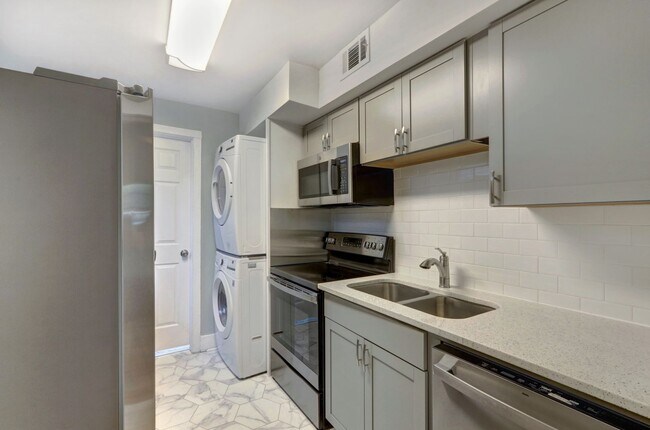 Building Photo - Gut Renovated - One Bedroom (2 blocks from...