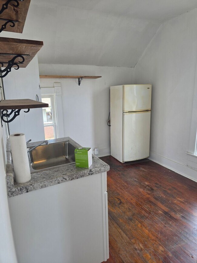 Building Photo - 536 E Center St