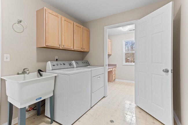 Building Photo - 28471 Carlton Way Dr