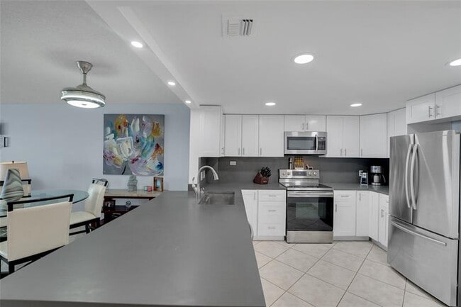 Building Photo - 3900 Galt Ocean Dr