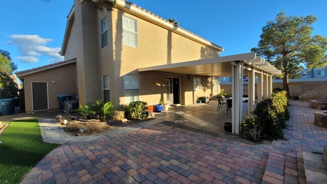 Building Photo - GORGEOUS 4/3 IN THE SW!!!