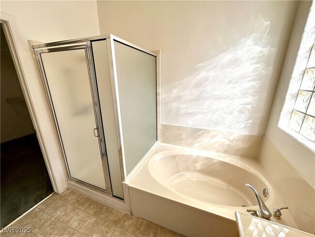 Building Photo - 2487 Hardin Ridge Dr