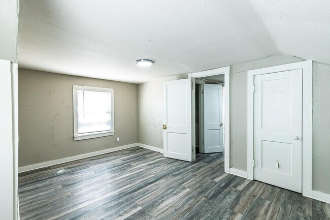 Building Photo - 2311 25th St