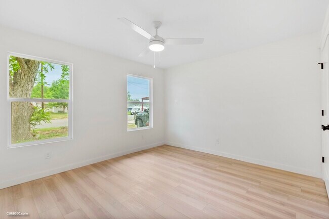 Building Photo - 381 Perryman St