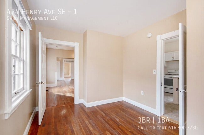 Building Photo - 424 Henry Ave SE