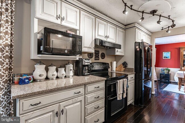 Building Photo - 6221 Wilmington Dr