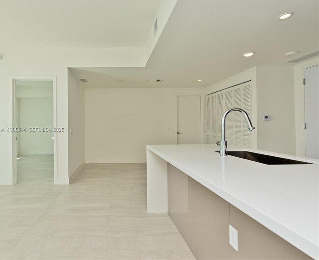 Building Photo - 2000 Metropica Wy