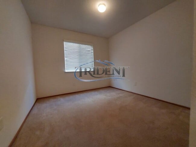 Building Photo - Small pet friendly duplex with front yard landscaping included