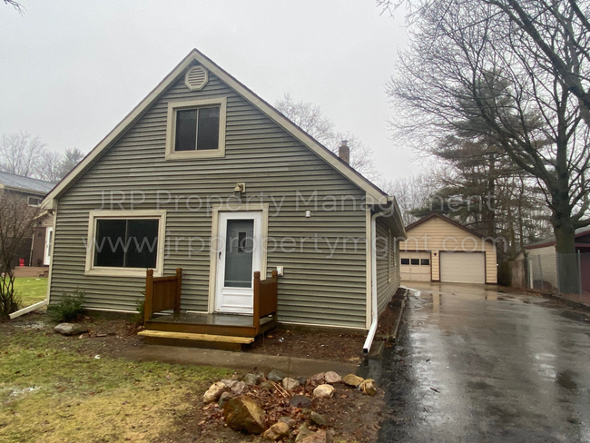 Primary Photo - 3148 Robinson Rd