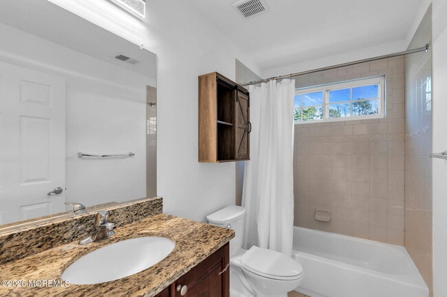 Building Photo - 40 Thistledown St