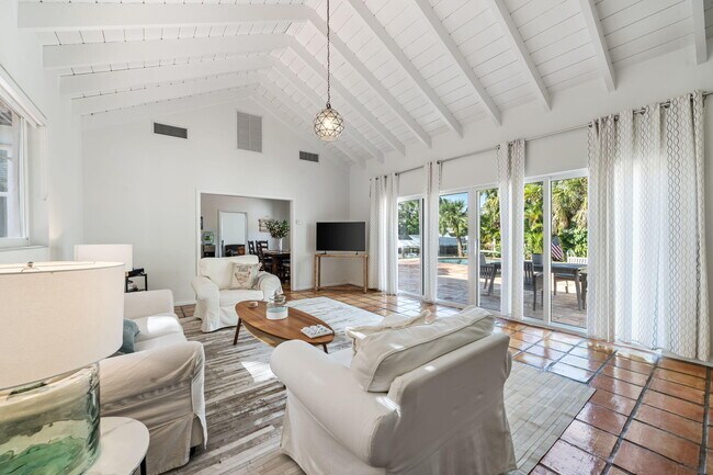 Building Photo - 49 River Dr