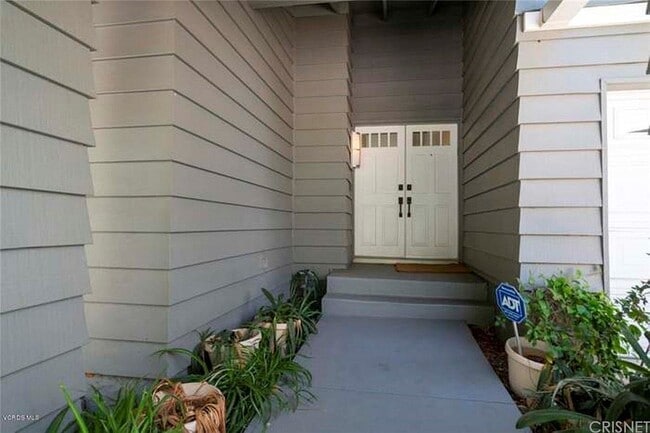 Building Photo - 4735 Club View Dr
