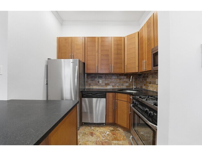 Building Photo - 716 Hudson St