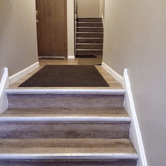 Building Photo - 5712 Ridgemont Ln