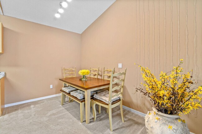 Building Photo - 10354 Fox Trail Rd S