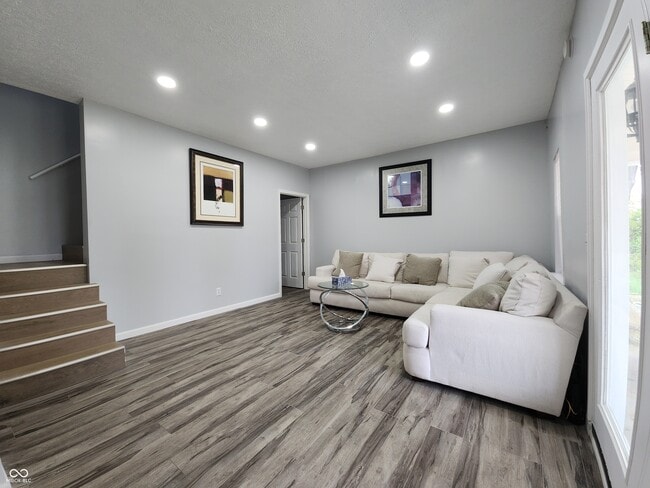 Building Photo - 106 S McCarty St