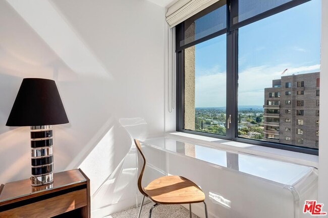 Building Photo - 10520 Wilshire Blvd