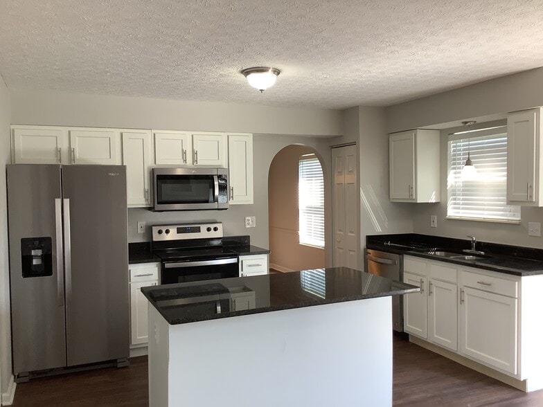 Building Photo - 295 Marjoram Dr