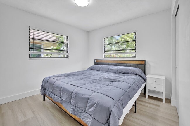 Building Photo - 620 SW 7th Ave