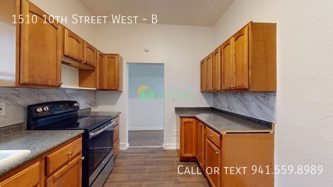 Building Photo - 1510 10th St W