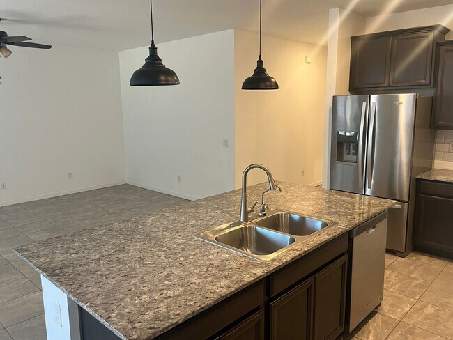 Building Photo - 14052 W Valentine St