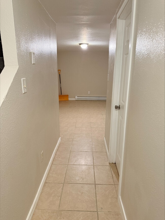 Building Photo - 1327B 9th W Ave