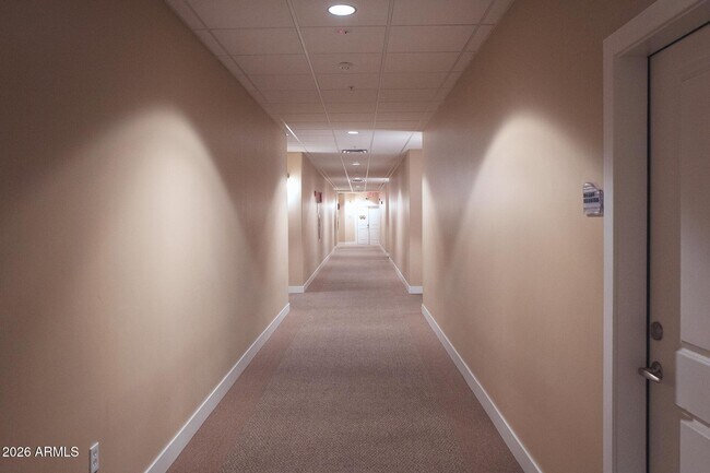 Building Photo - 945 E Playa Del Norte Dr