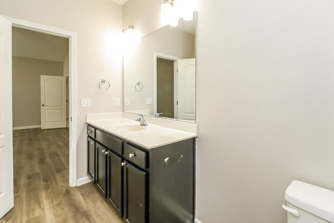 Building Photo - 2521 Meadow Crossing Dr