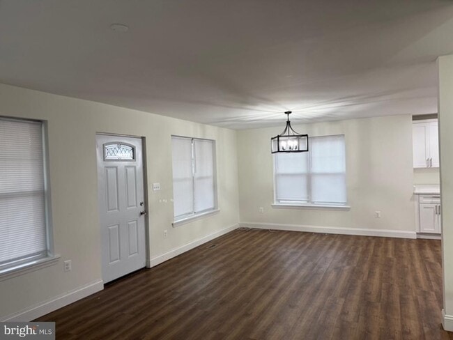 Building Photo - 6409 63rd Pl