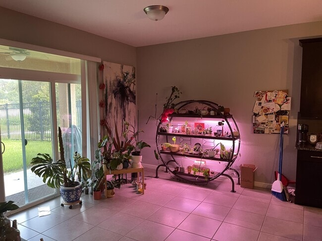 Building Photo - 775 Maple Leaf Loop