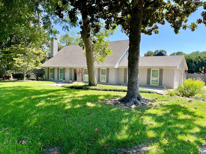 Building Photo - 113 Templeton Dr