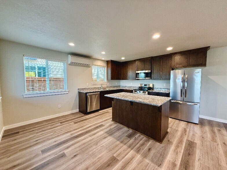 Building Photo - 1125 Annalise St