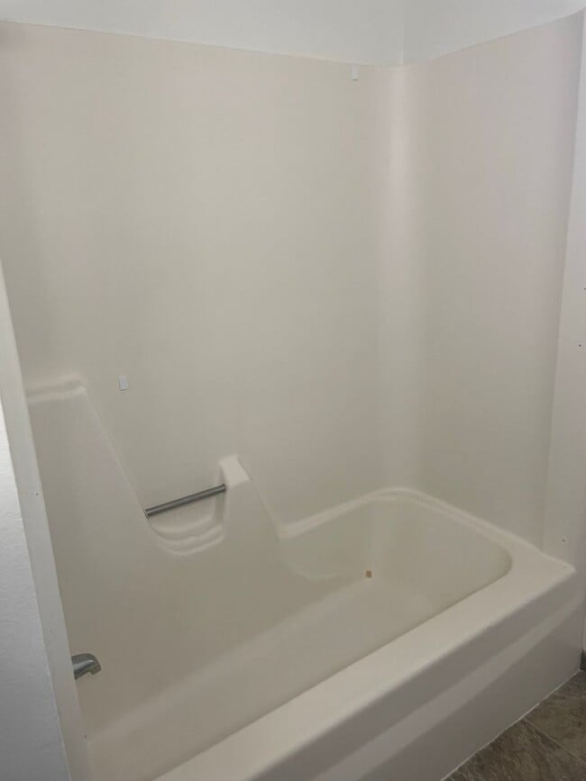 Building Photo - 735/737 Rundell