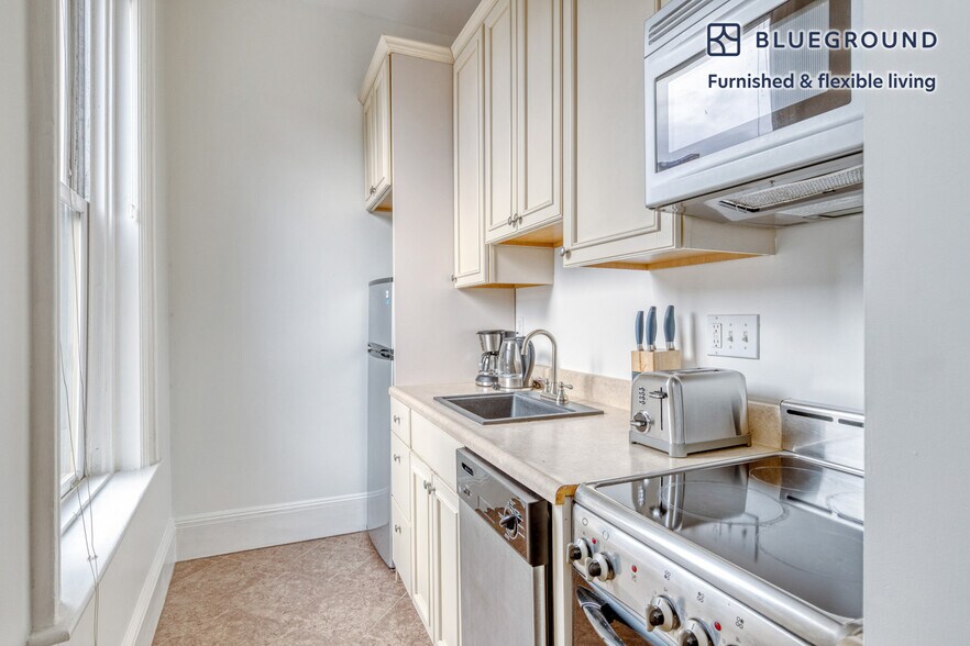 Building Photo - 11 Hereford St