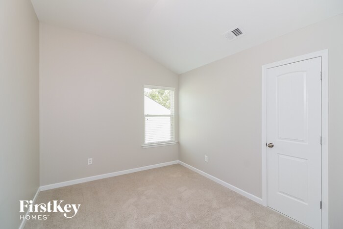Building Photo - 400 Hill Crest Cir