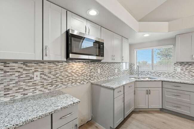 Building Photo - 6412 N 78th Ln