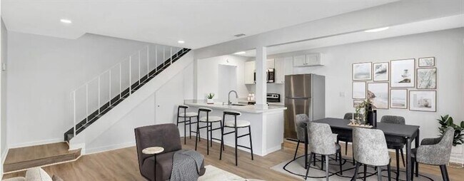 Primary Photo - 900 E Tiffany Dr