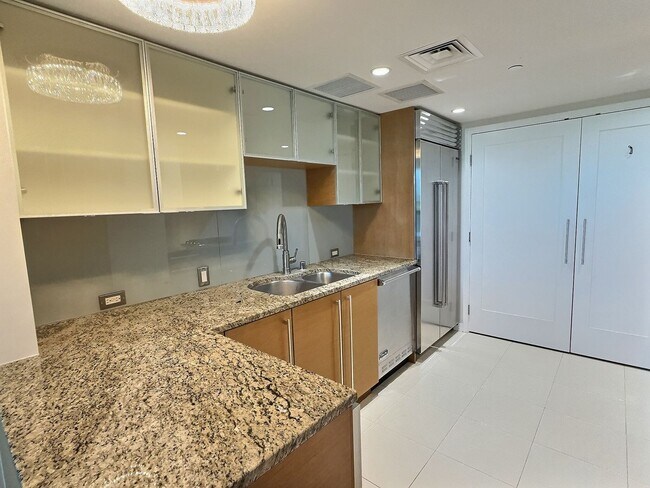 Building Photo - Luxurious One-Year Rental in the Heart of Kaka‘ako – with  Resort Amenities