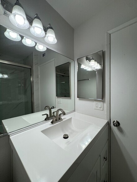 Bathroom 2 (renovated) - 502 S Garfield Ave
