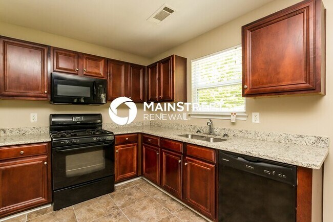 Building Photo - 4 Bedroom Pet-Friendly Home in Atlanta, GA with Main Street Renewal