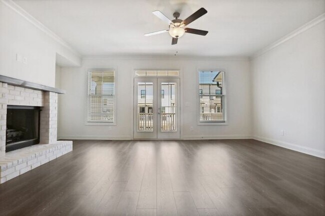 Building Photo - READY!!! 3 bedroom Townhome at South Lawn - Lawrenceville