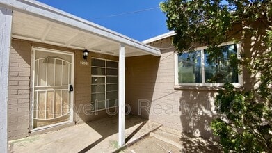 Building Photo - 2509 E Cochise Vista