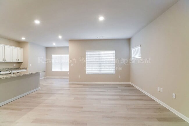 Building Photo - 501 Brady Dr