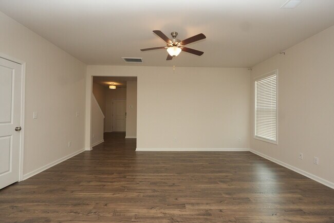 Building Photo - Charming 3 beds 2.5 bath Home in Sherrills Ford!