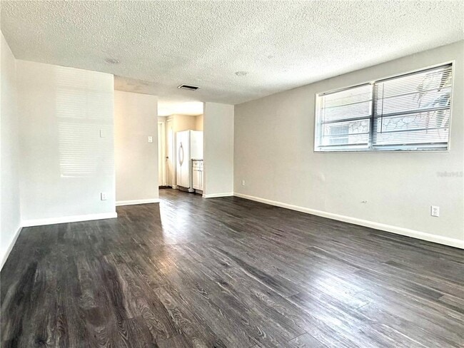 Building Photo - 5305 Oakwood Ct