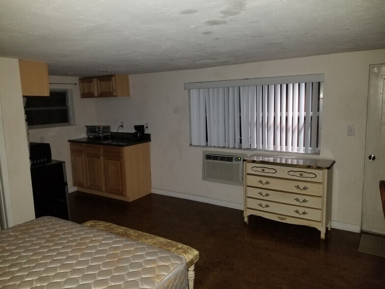 Building Photo - 300 Salem Ave NW